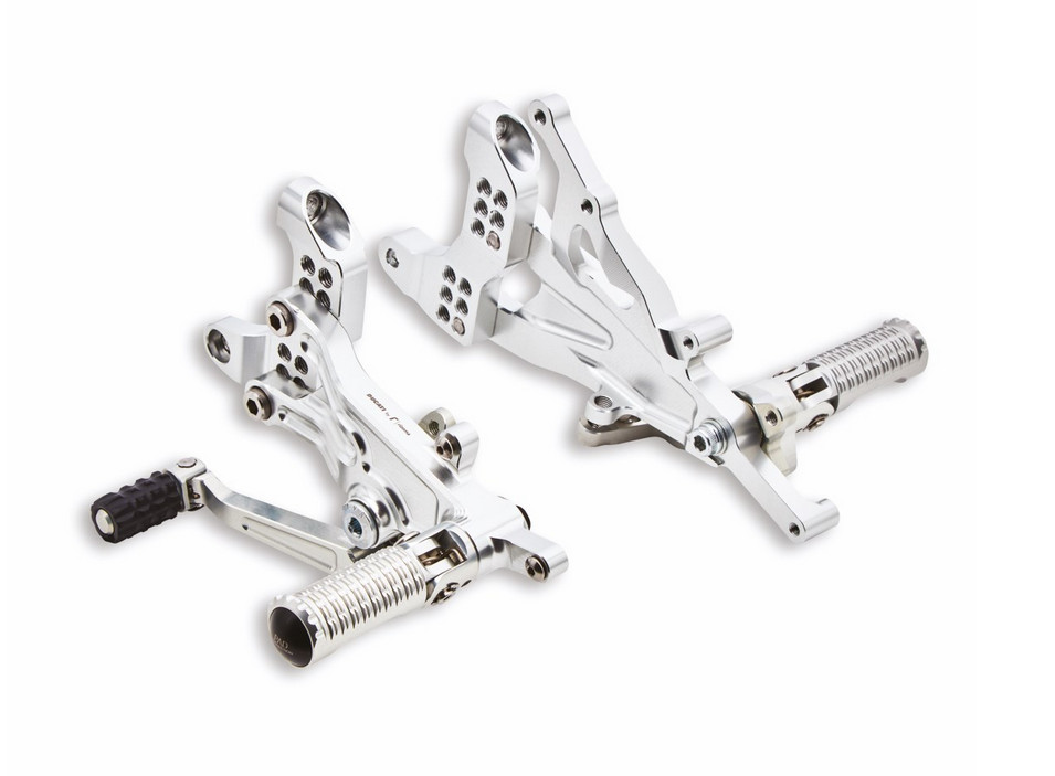 ESTRIBERAS DE PILOTO REGULABLES ALUMINIO