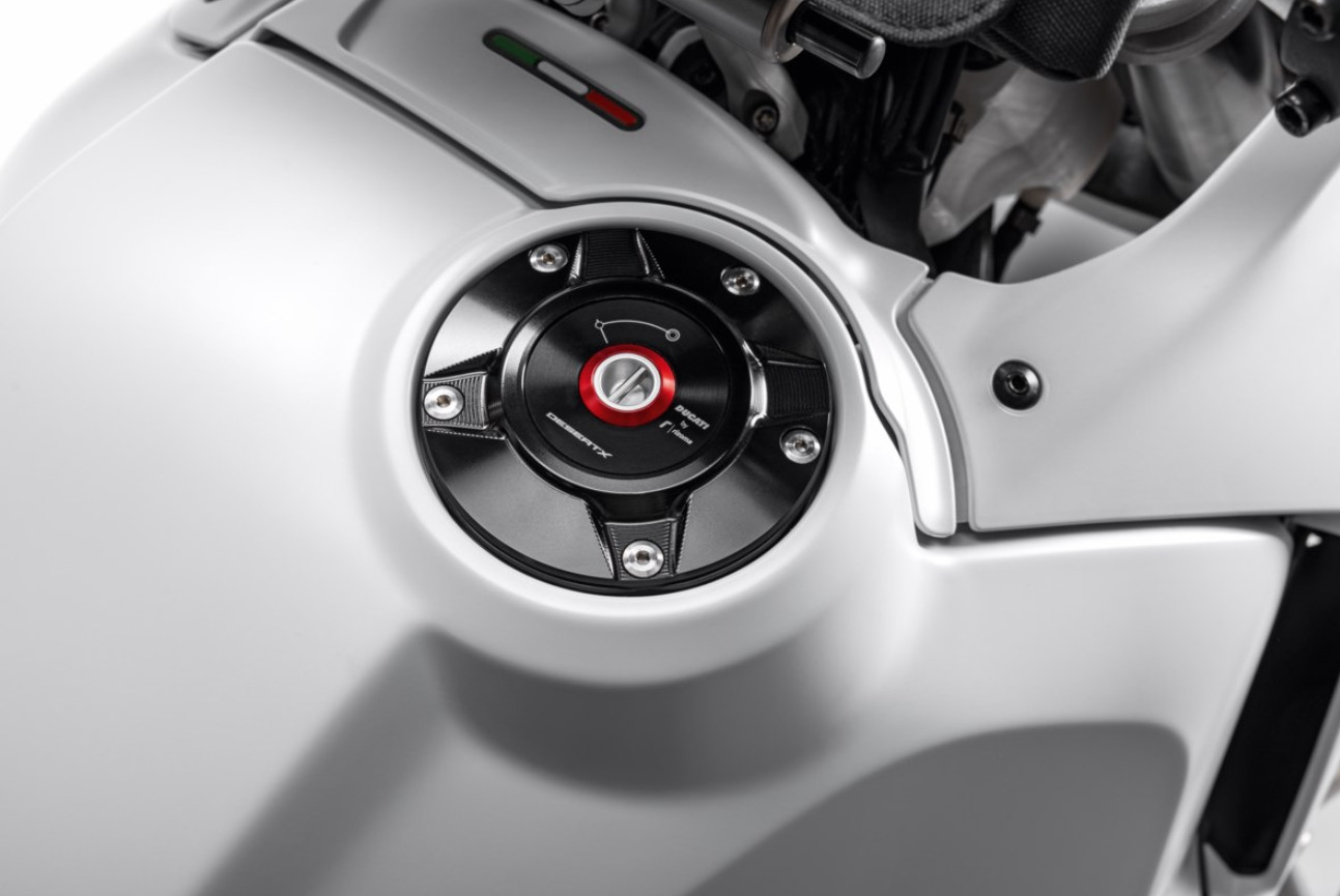 TAPÓN DEPÓSITO MACIZO ALUMINIO DUCATI DESERT X - Imagen 2