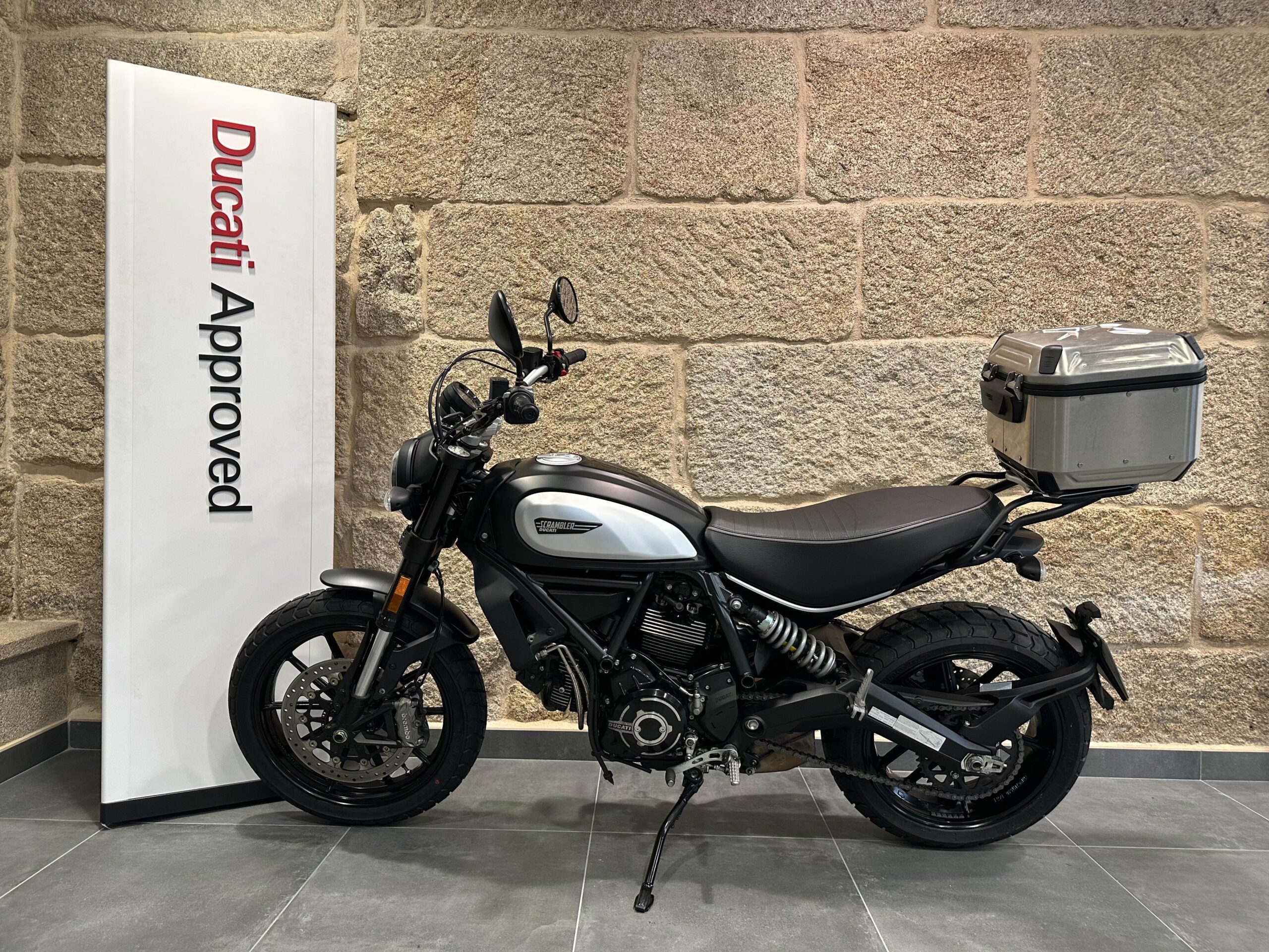 DUCATI SCRAMBLER 800 ICON DARK A2 - Imagen 2
