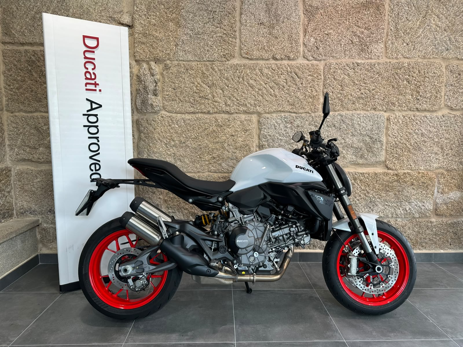 DUCATI MONSTER V2 2026