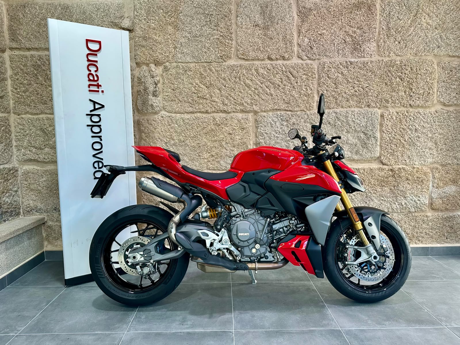 DUCATI STREETFIGHTER V2S 2025