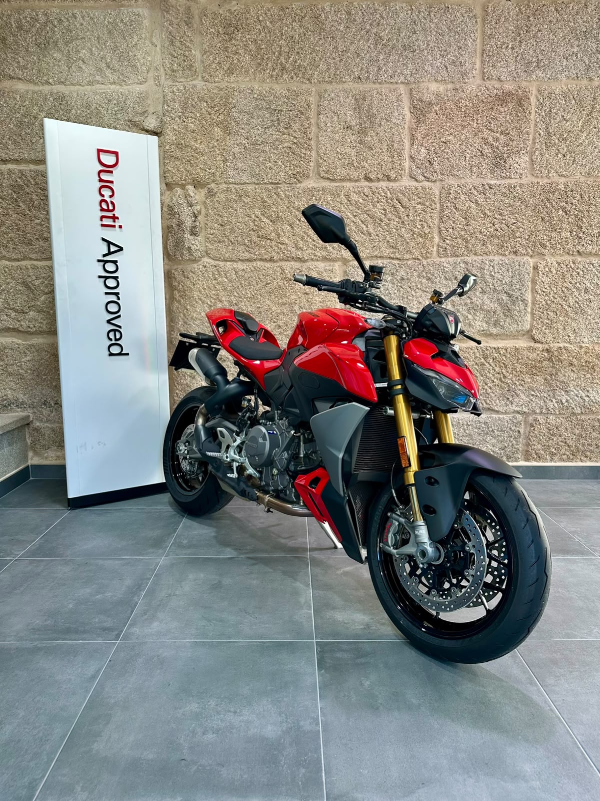 DUCATI STREETFIGHTER V2S 2025 - Imagen 3