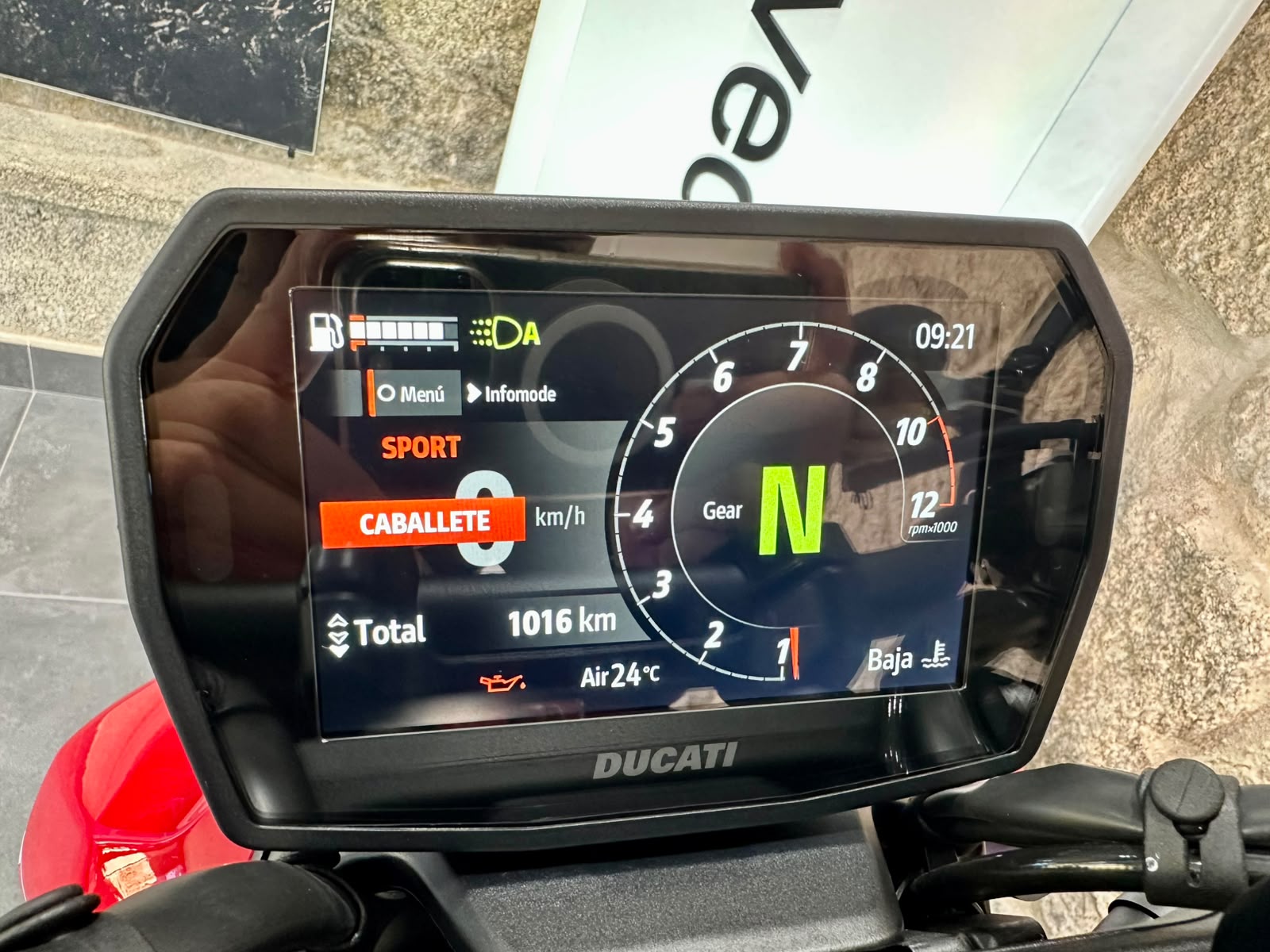 DUCATI STREETFIGHTER V2S 2025 - Imagen 5