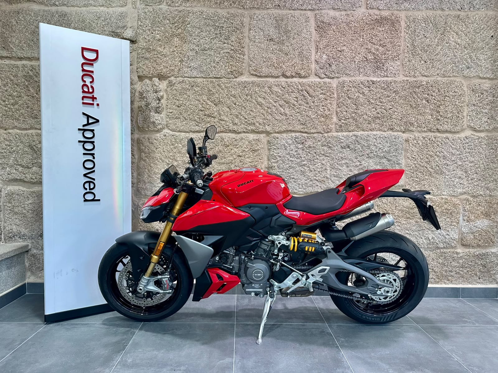 DUCATI STREETFIGHTER V2S 2025 - Imagen 2